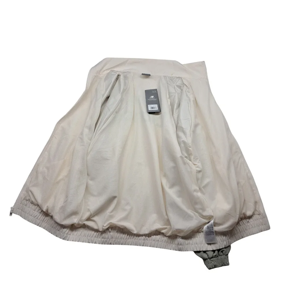 NWT New Balance Graphic Woven Jacket Women's Medium Cream Green Water Defy‎